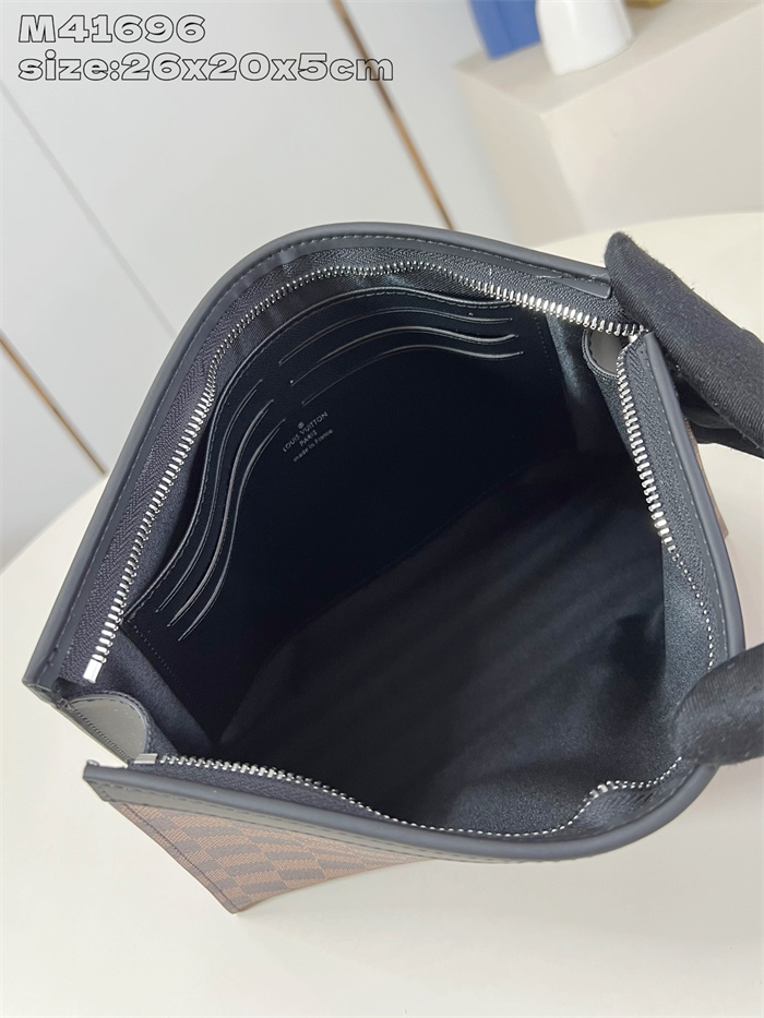 LOUIS VUITTON 루이비통 포쉐트 보야주 클러치백 MM M41696