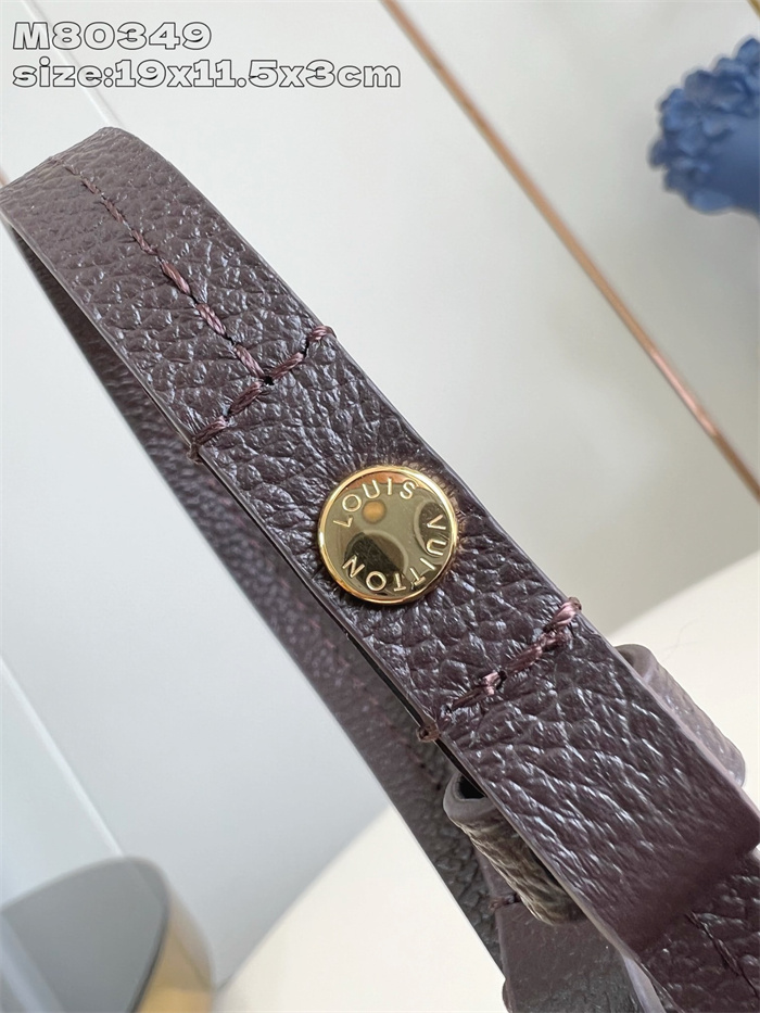 LOUIS VUITTON 루이비통 이지 파우치 온 스트랩 숄더백 M80349