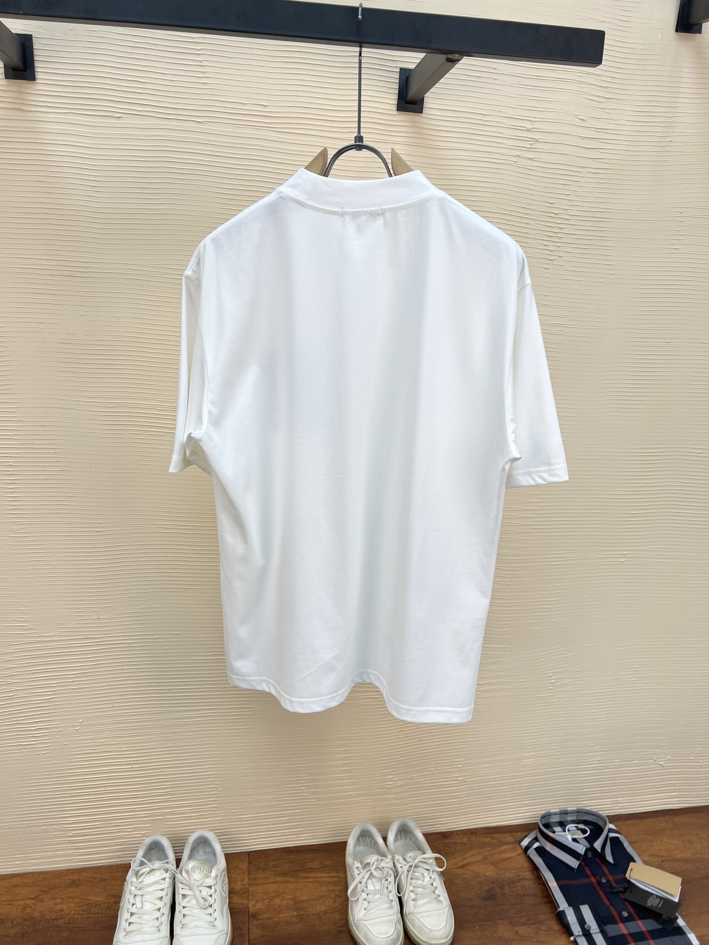 로에베 쇼트 슬리브