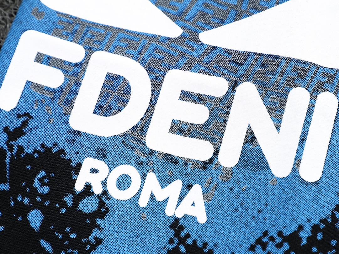 FENDI 펜디 프린트 쇼트 슬리브