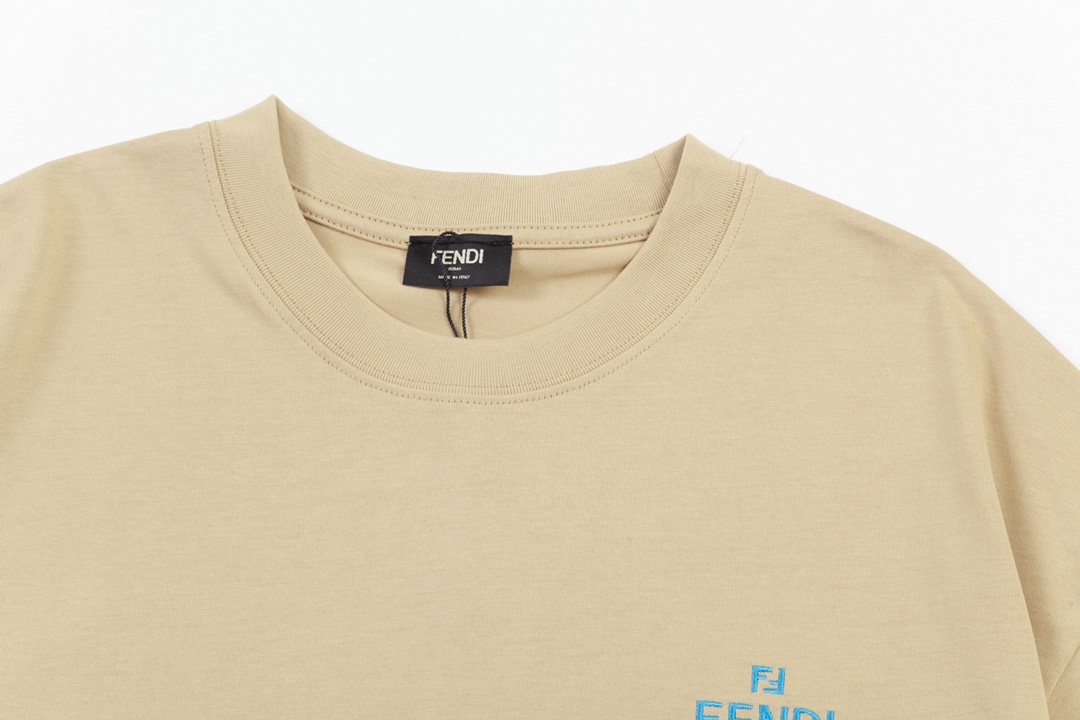 FENDI 펜디 밑단 레터링 프린트 반팔