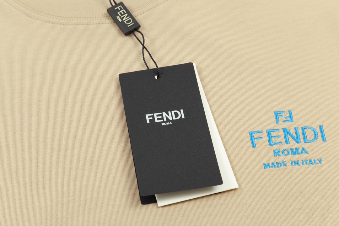 FENDI 펜디 밑단 레터링 프린트 반팔