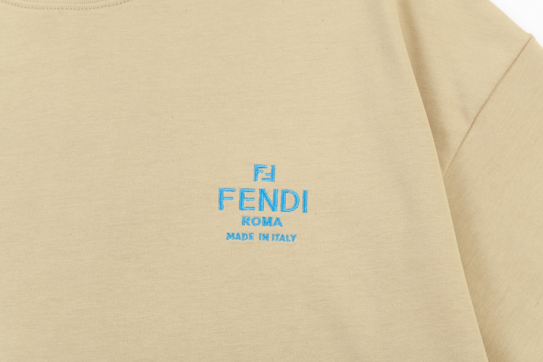 FENDI 펜디 밑단 레터링 프린트 반팔
