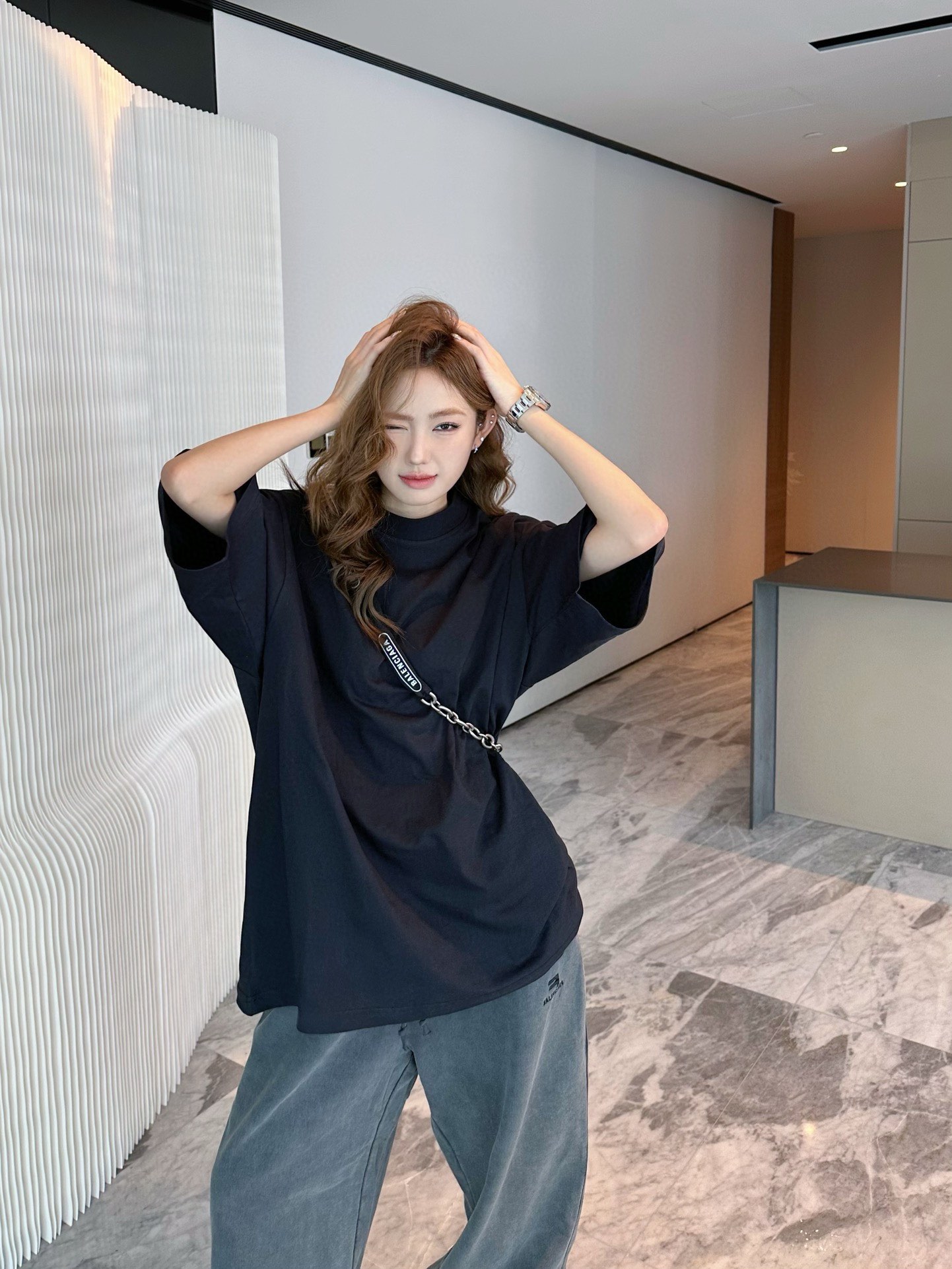 발렌시아가 파리지앵 레터 라운드넥 쇼트 슬리브