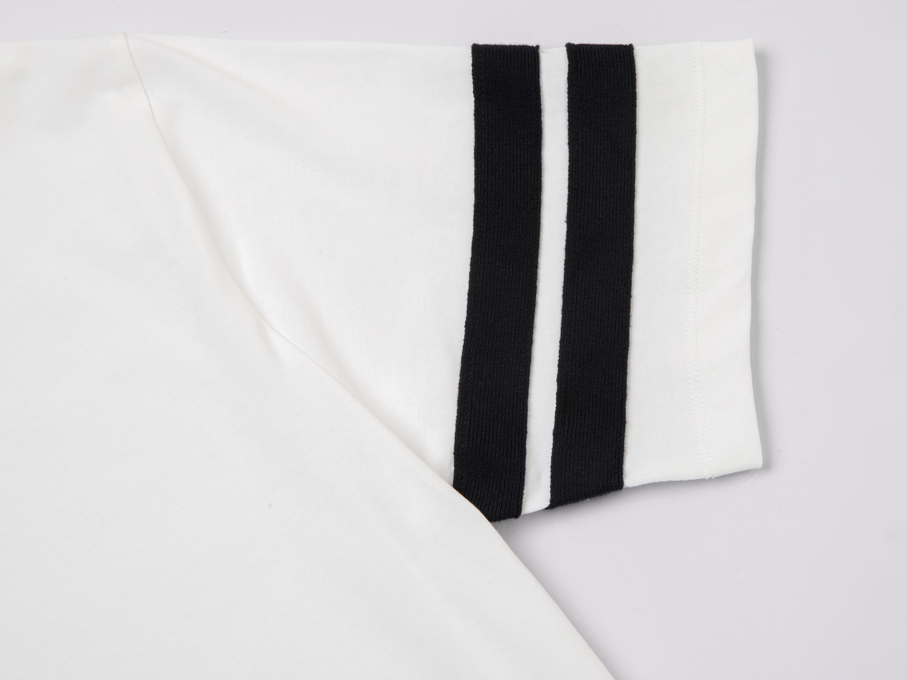 YSL 생 로랑 리본 자수 쇼트 슬리브