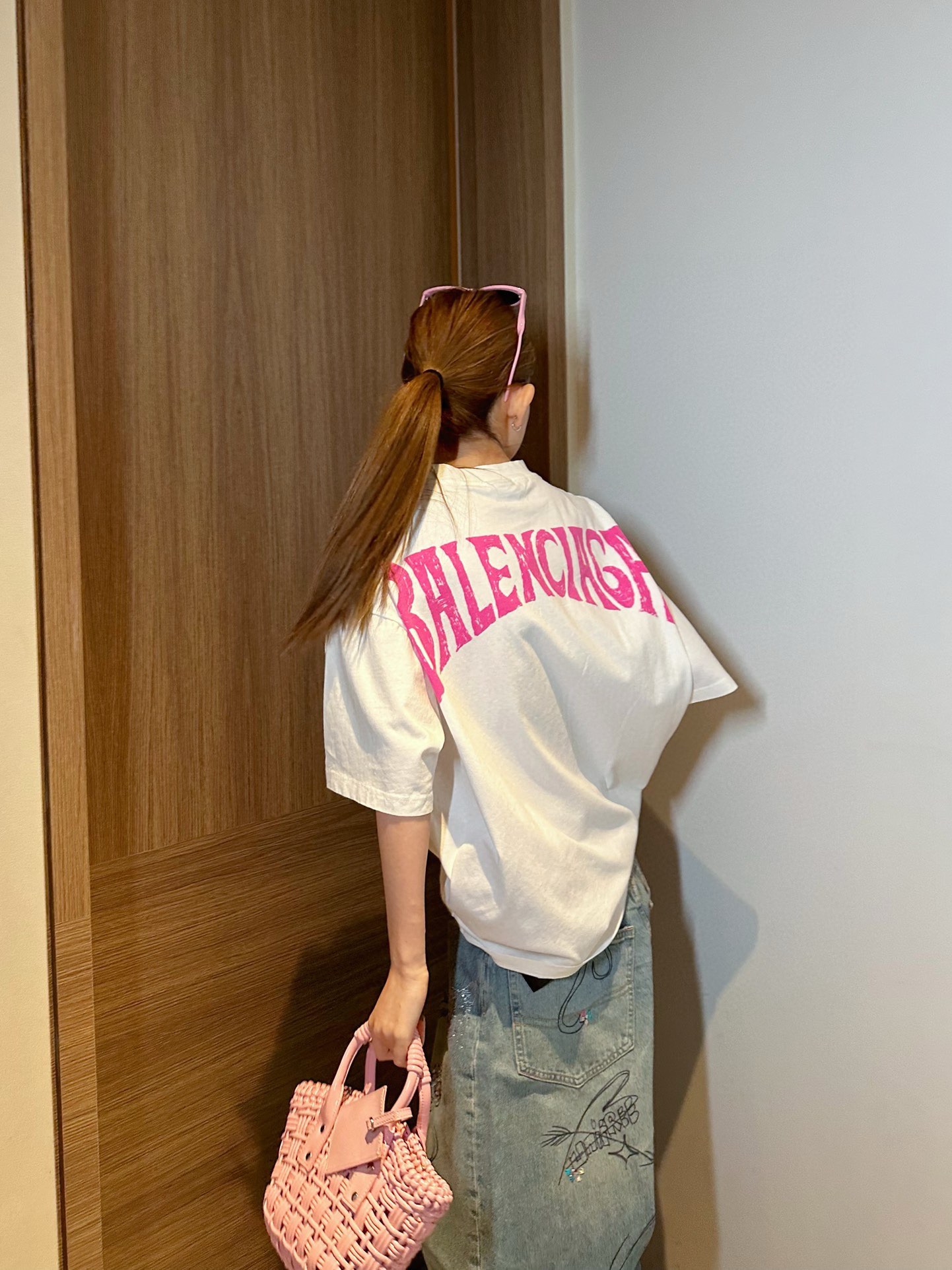 발렌시아가 반팔 레터 라운드 슬리브