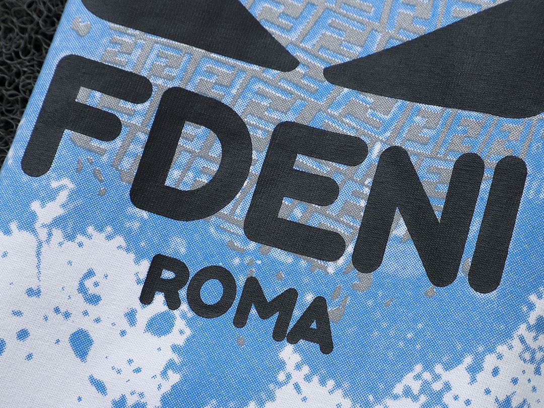 FENDI 펜디 프린트 쇼트 슬리브