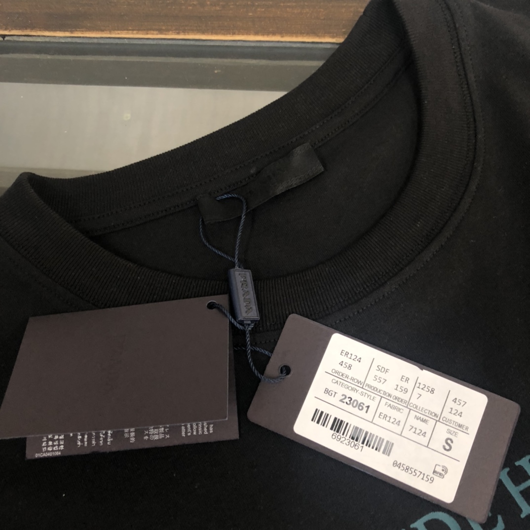 PRADA 쇼트 슬리브