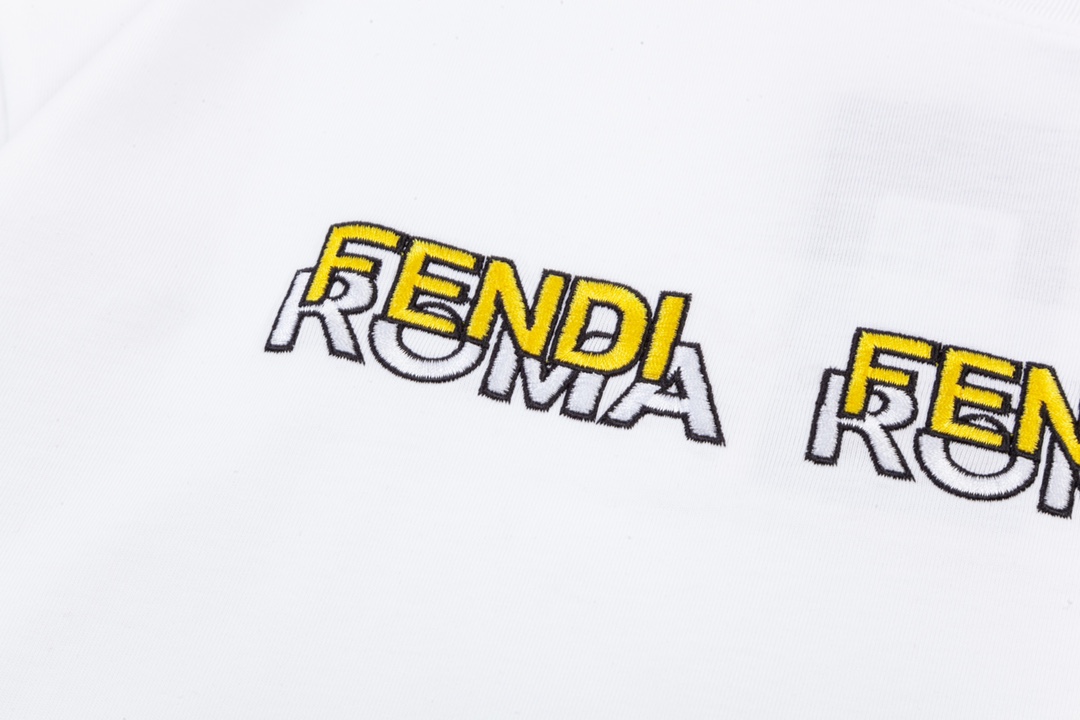 FENDI 펜디 쇼트 슬리브