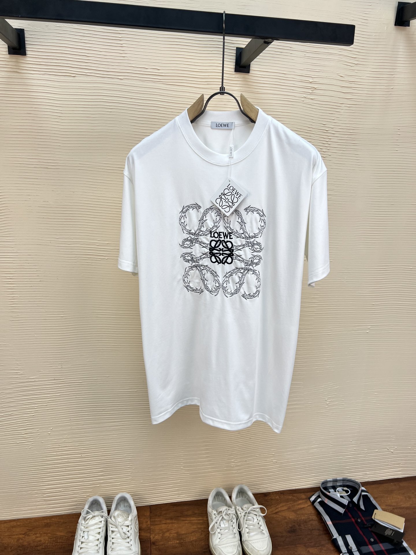 로에베 쇼트 슬리브