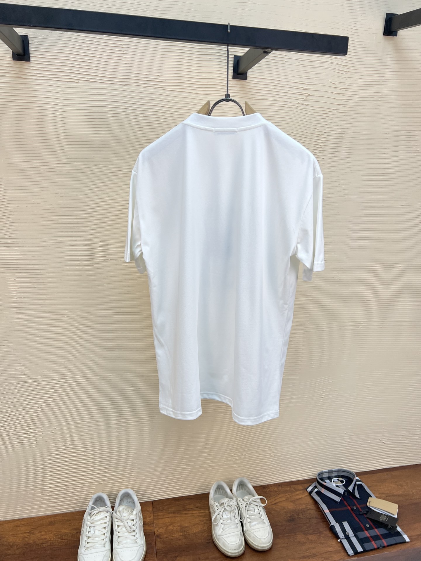로에베 쇼트 슬리브