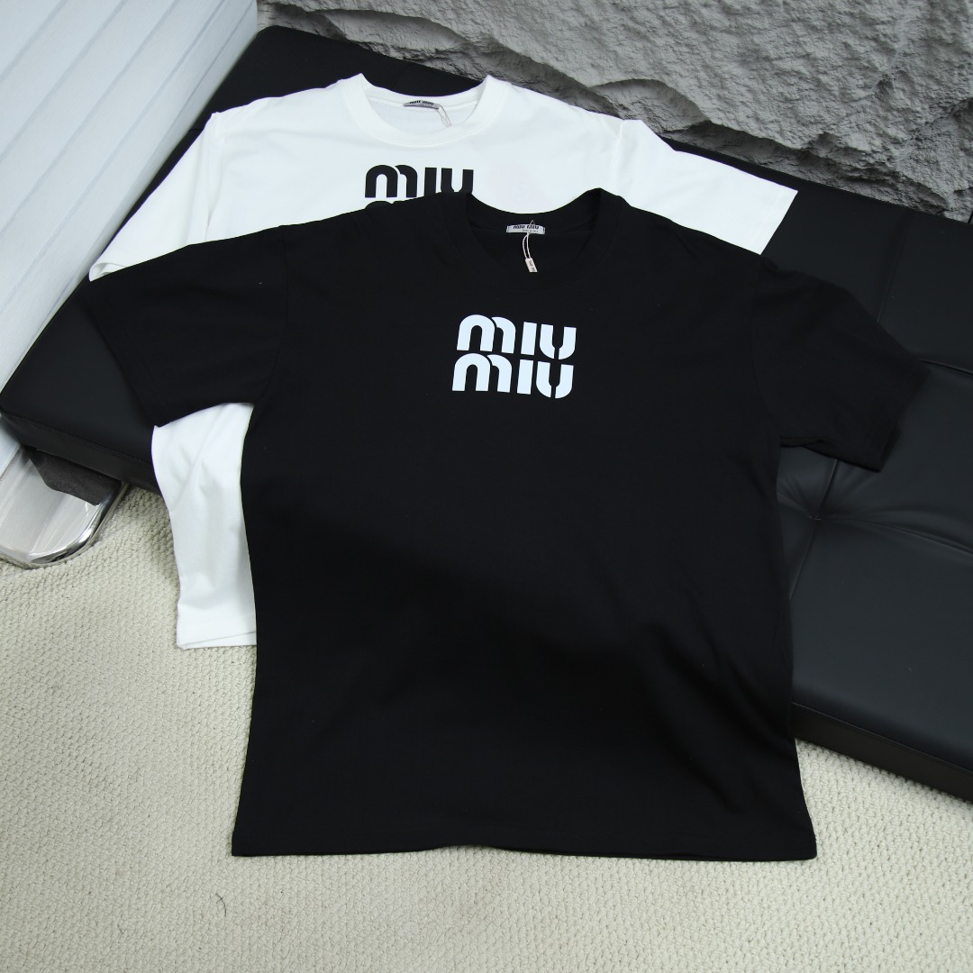 2025ss 봄 신제품 미우미우 라운드넥 쇼트 슬리브 티셔츠 (모델 번호: MIU001).