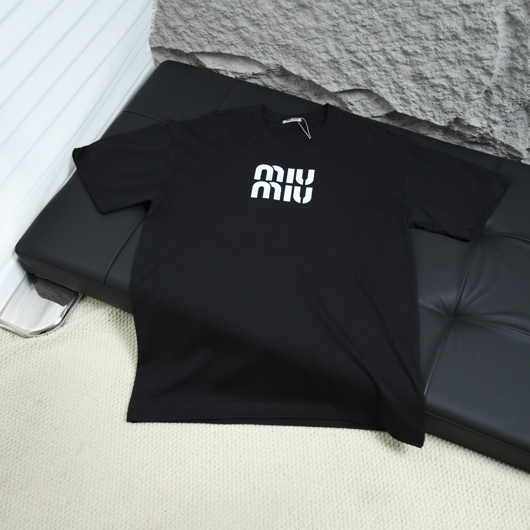 2025ss 봄 신제품 미우미우 라운드넥 쇼트 슬리브 티셔츠 (모델 번호: MIU001).