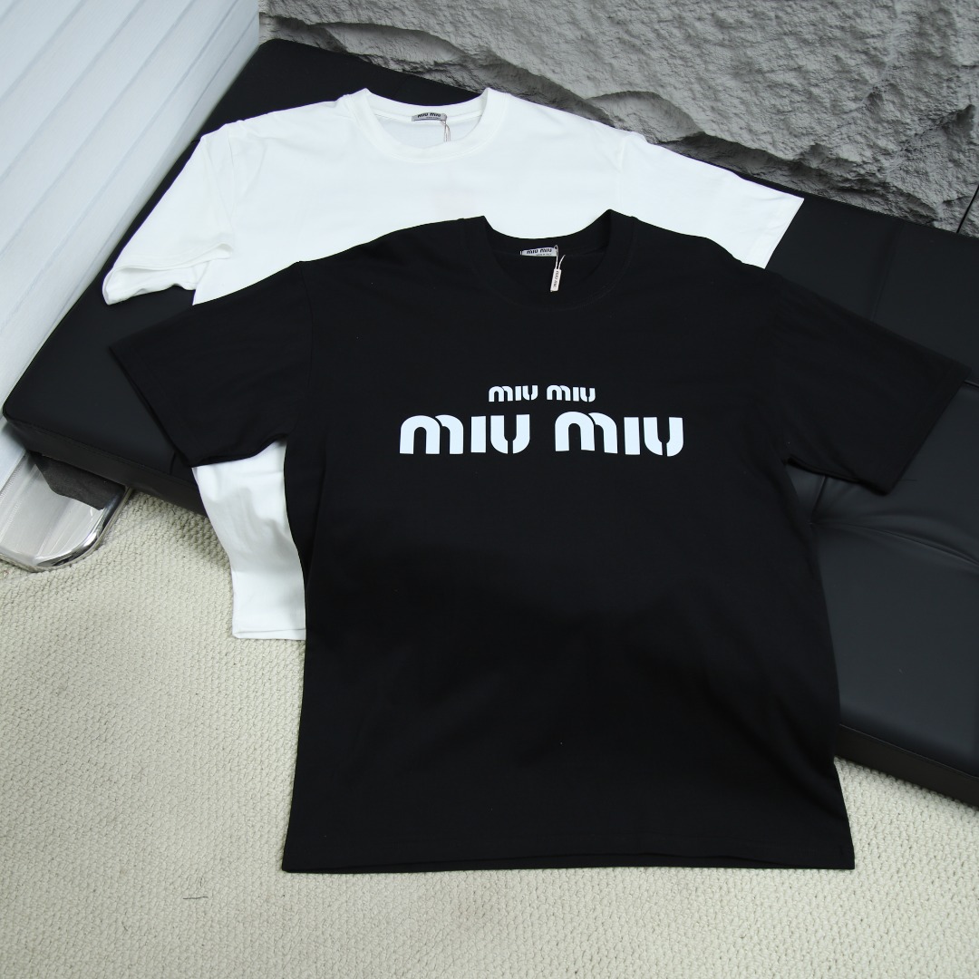 2025ss 봄 신상품 미우미우 라운드넥 반팔 티셔츠 모델 번호: MIU002