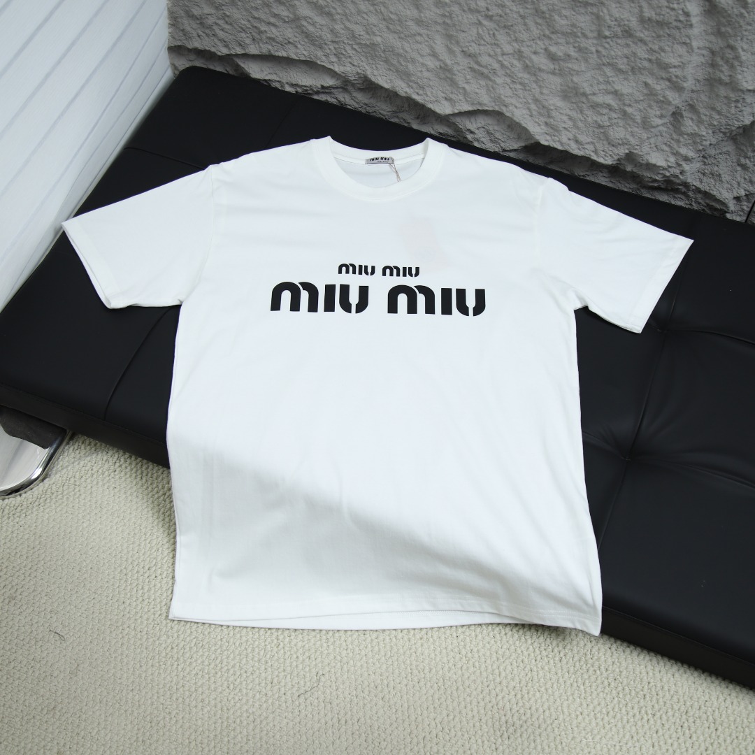 2025ss 봄 신상품 미우미우 라운드넥 반팔 티셔츠 모델 번호: MIU002