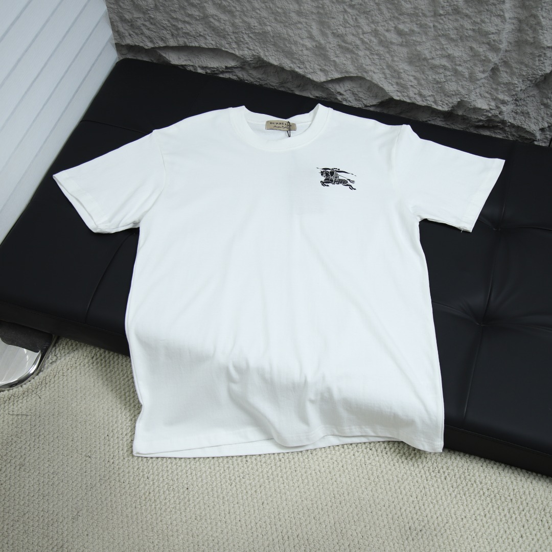 2025ss 봄 신상품 BURBERRY / 버버리 백 라운드넥 반팔 티셔츠 모델 번호: BU0020