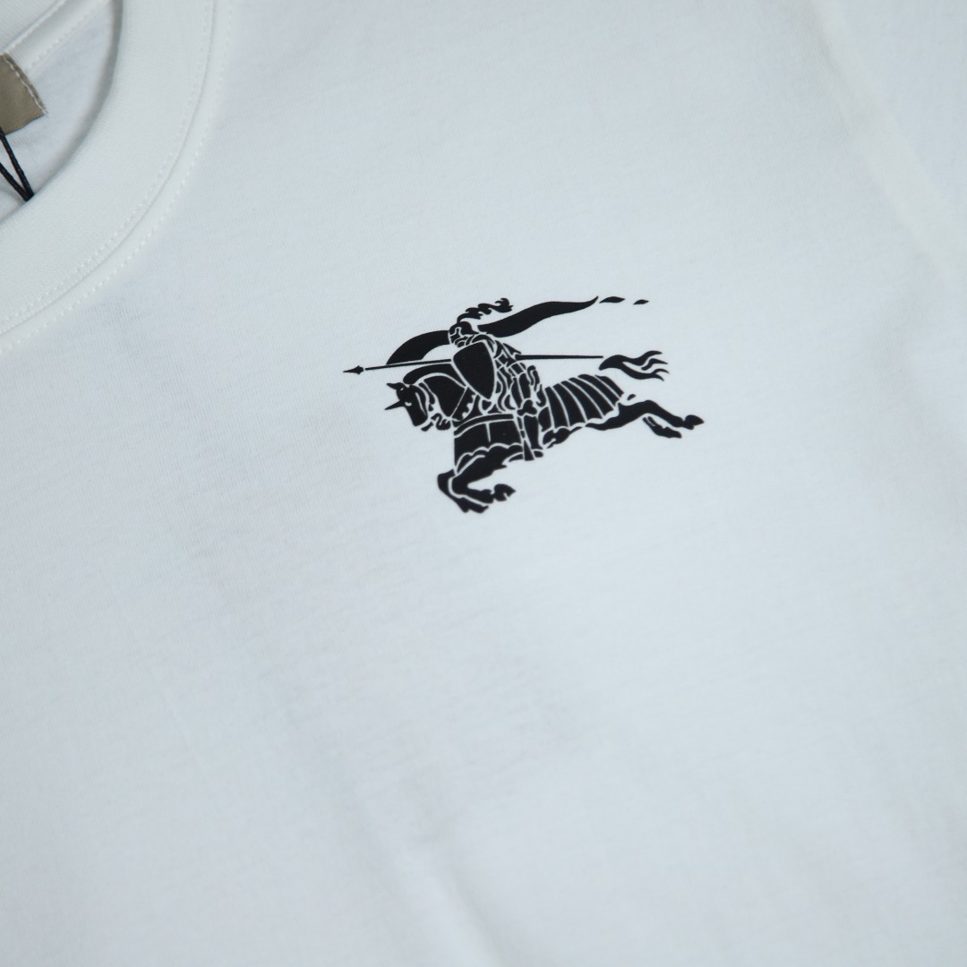 2025ss 봄 신상품 BURBERRY / 버버리 백 라운드넥 반팔 티셔츠 모델 번호: BU0020