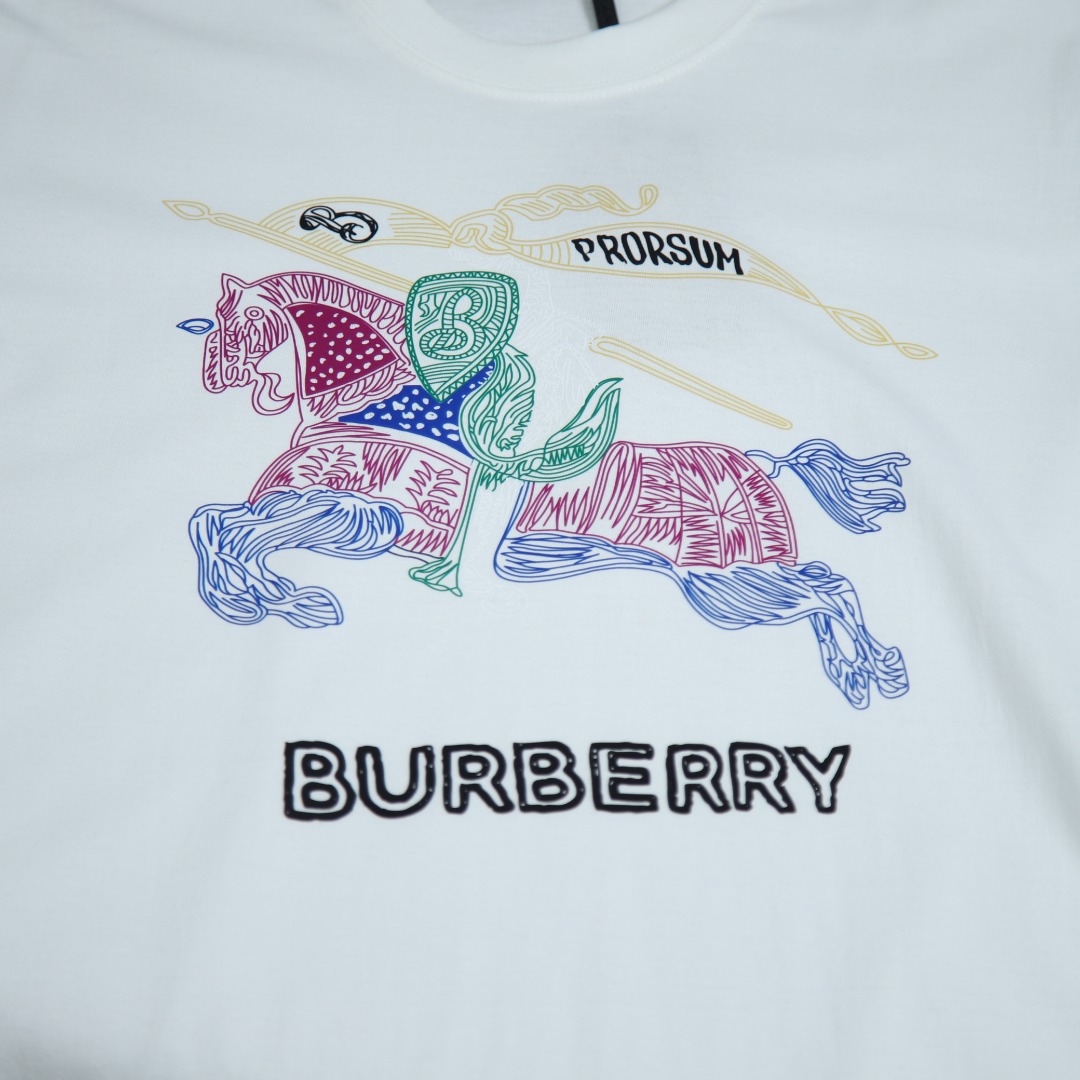 2025ss 봄 신상 BURBERRY / 버버리 백 라운드넥 반팔 티셔츠 모델 번호: BU0004