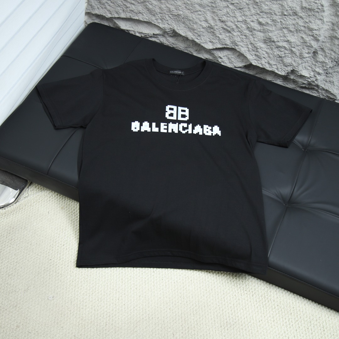 2025ss 봄 신상 발렌시아가 / 파리 패밀리 라운드넥 반팔 티셔츠 모델 번호: BA0021