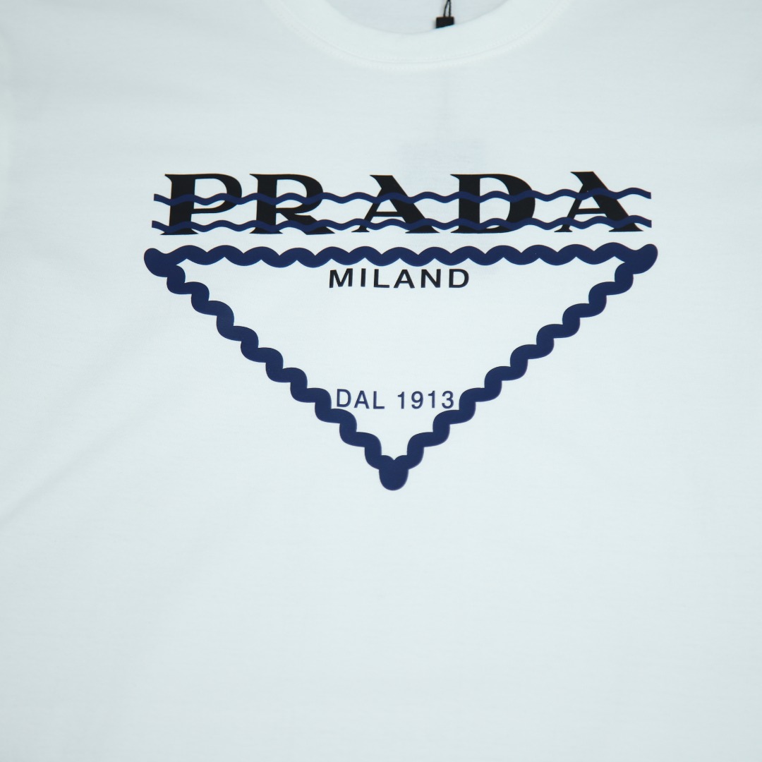 2025s스프링 뉴 프라다/PRADA 라운드넥 반팔 티셔츠 모델 번호: PRA009