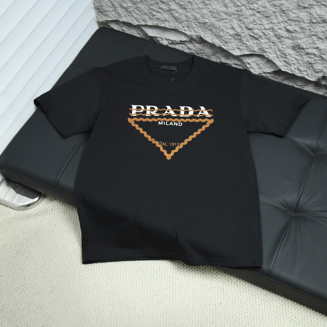 2025s스프링 뉴 프라다/PRADA 라운드넥 반팔 티셔츠 모델 번호: PRA009