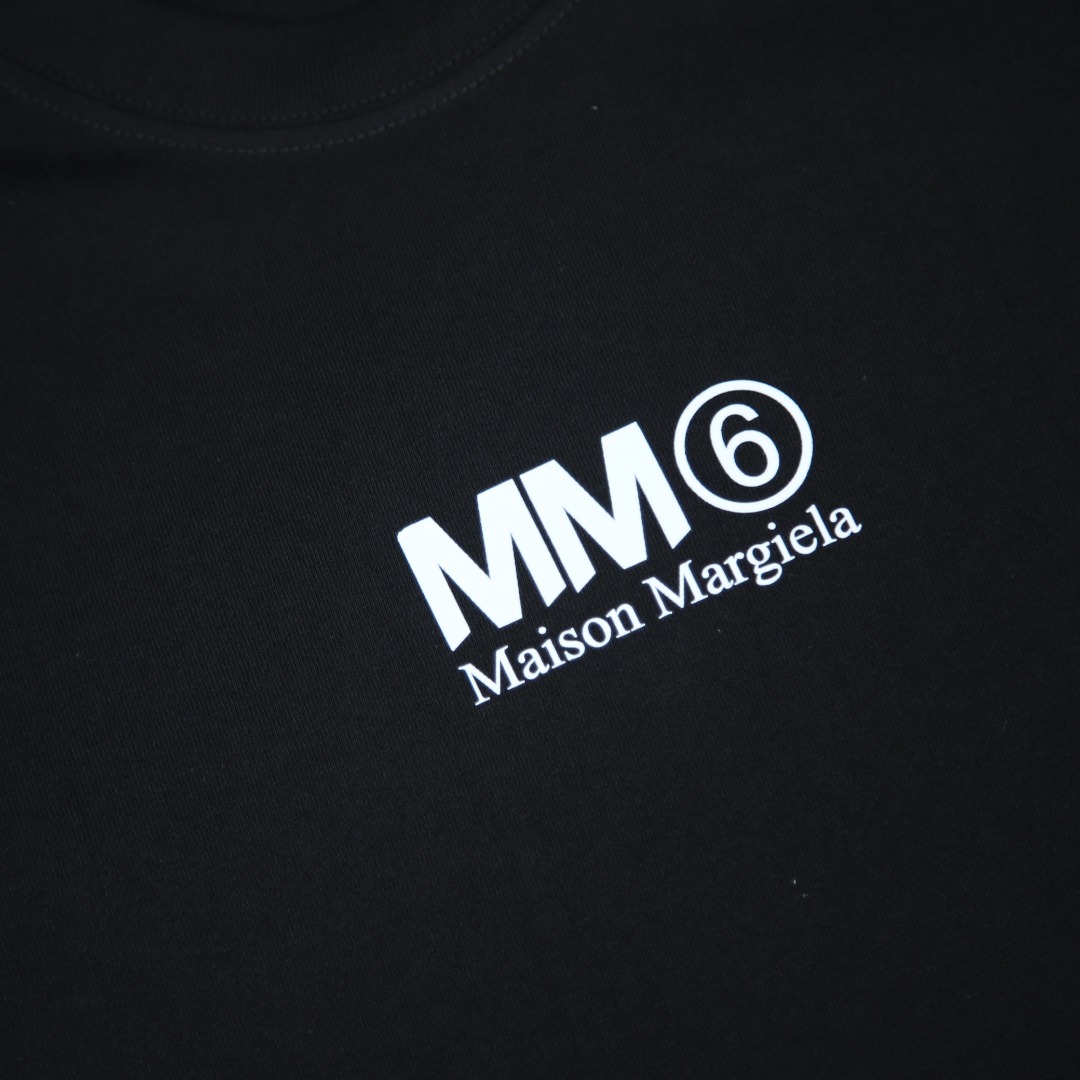 2025ss 봄 신상 MM6 메종 마르지엘라 라운드넥 반팔 티셔츠 모델넘버: MM0009