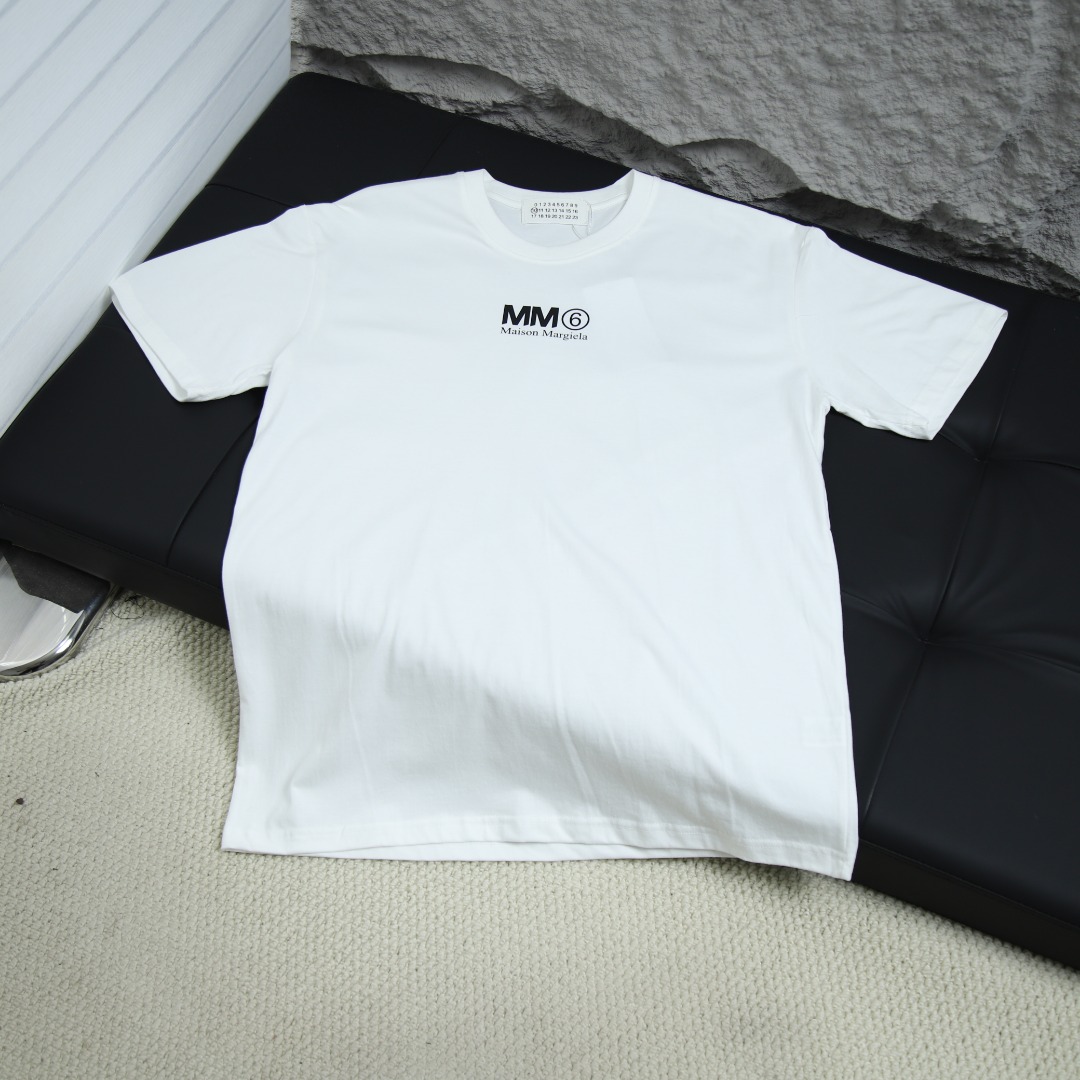 2025ss 봄 신상 MM6 메종 마르지엘라 라운드넥 반팔 티셔츠 모델넘버: MM0009