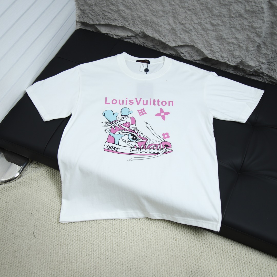 2025SS 봄 신상 LV 100 라운드넥 반팔 티셔츠 모델 번호: LV033 질감의 감각이 매우 완벽합니다! 슬림한 컷 디자인이 깔끔하고 샤프합니다! 패셔너블하고 멋지다! Go!