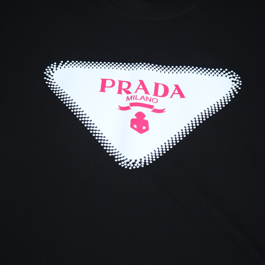 2025s스프링 뉴 프라다/PRADA 백 라운드넥 반팔 티셔츠 아이템 번호: PRA003