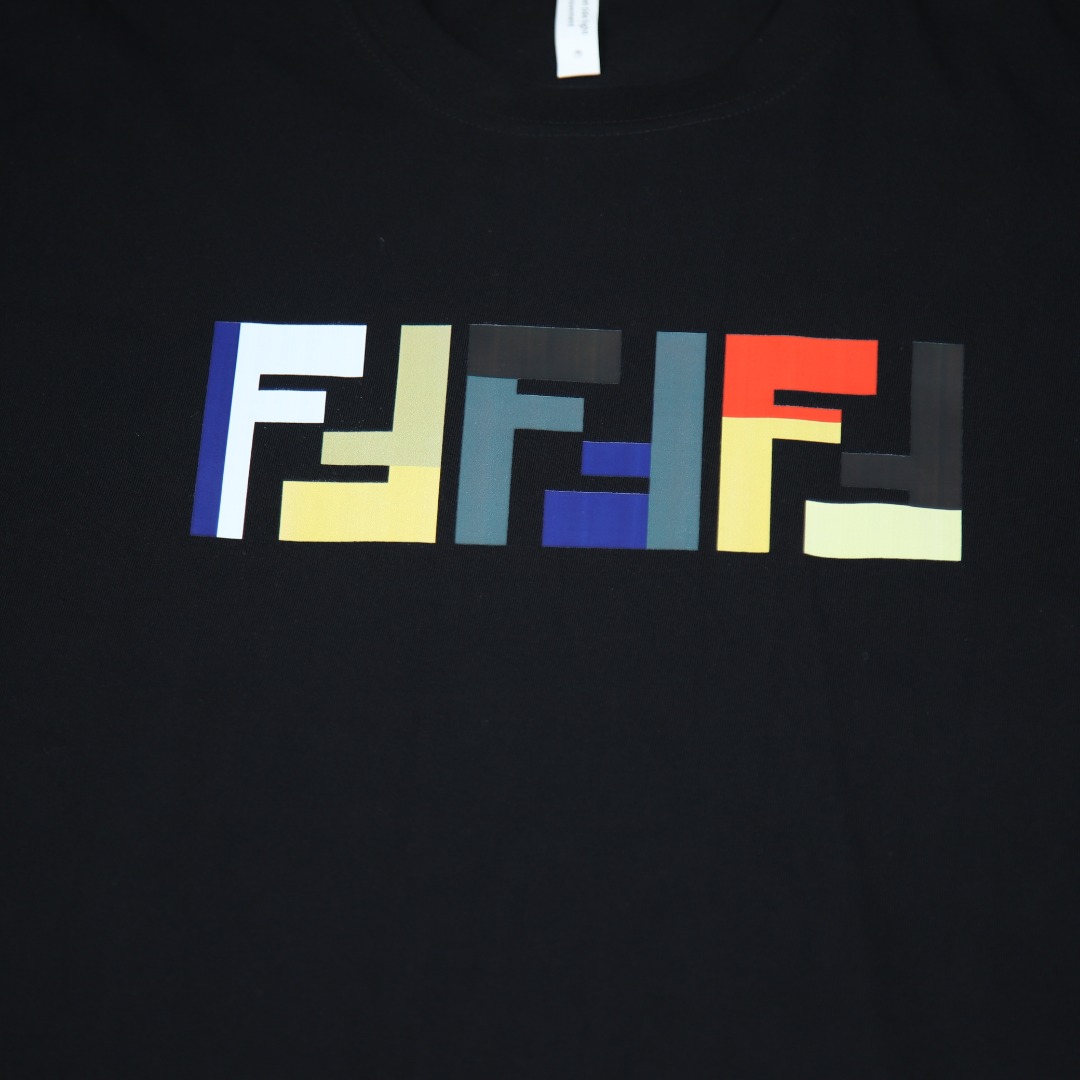 펜디/펜디 2025FW 레터 프린트 반팔 티셔츠! 모델 번호: FEN004