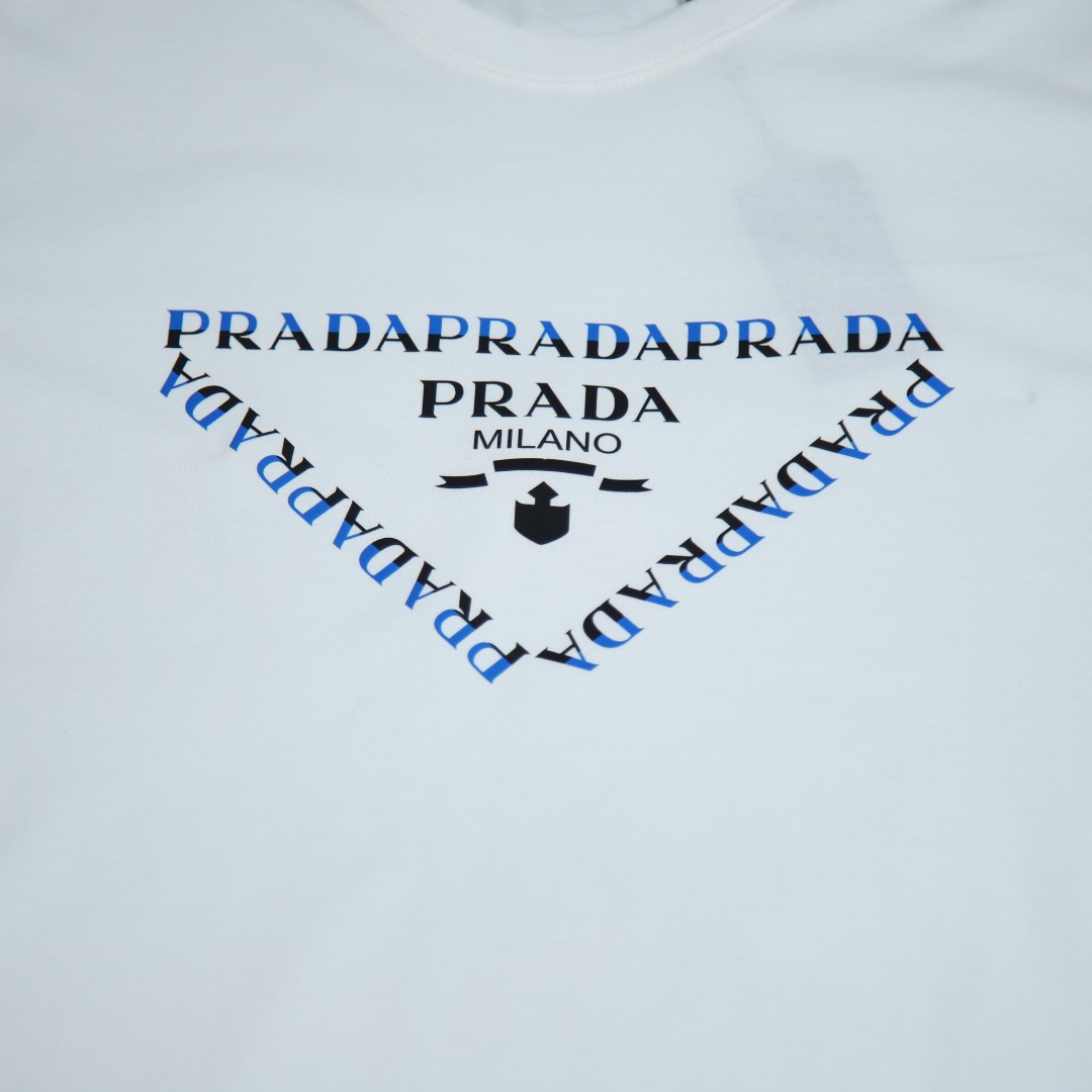 2025s스프링 신 프라다/PRADA 백 라운드넥 반팔 티셔츠 모델 번호: PRA004
