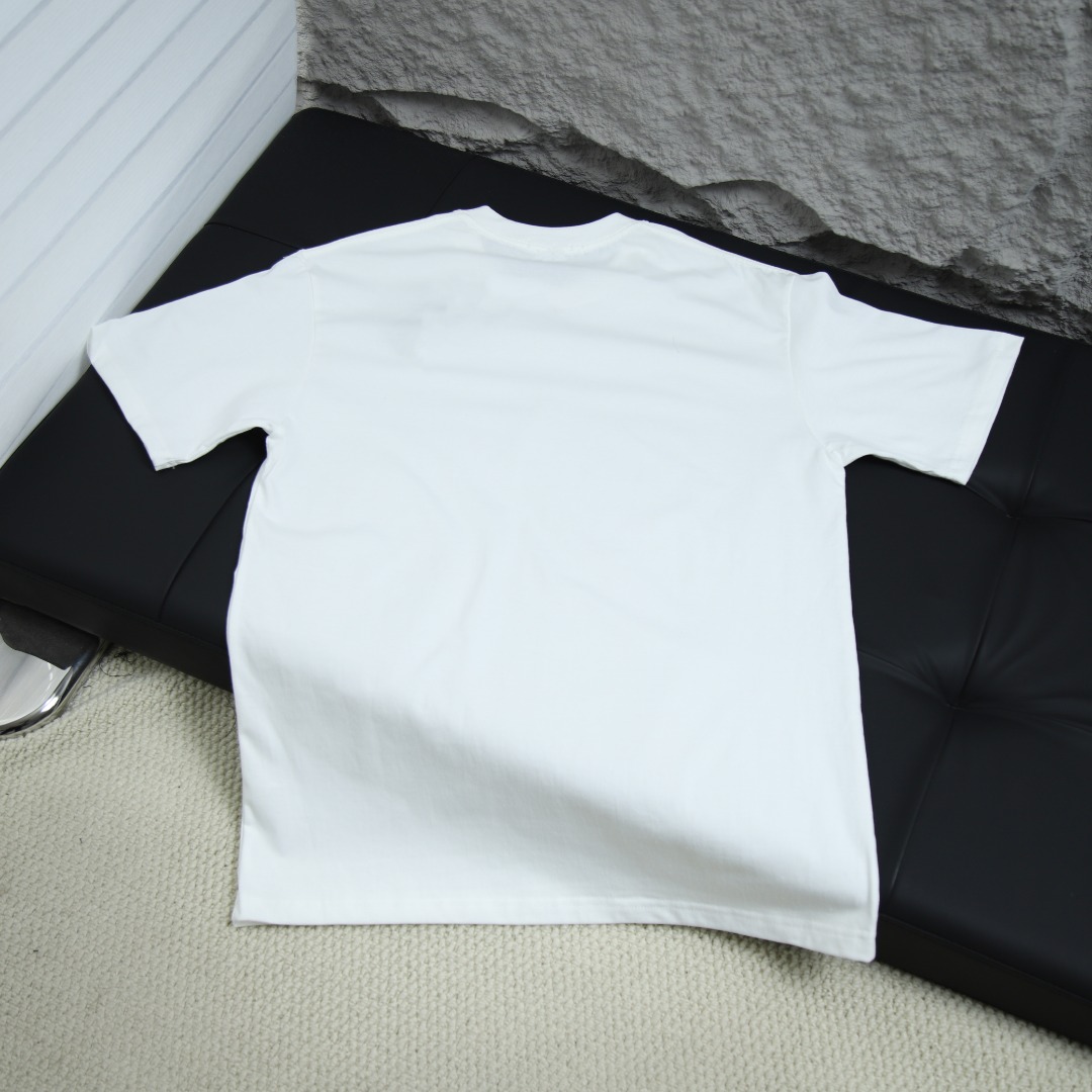2025SS 봄 신상품 BURBERRY / 버버리 라운드넥 반팔 티셔츠 모델 번호: BU0011