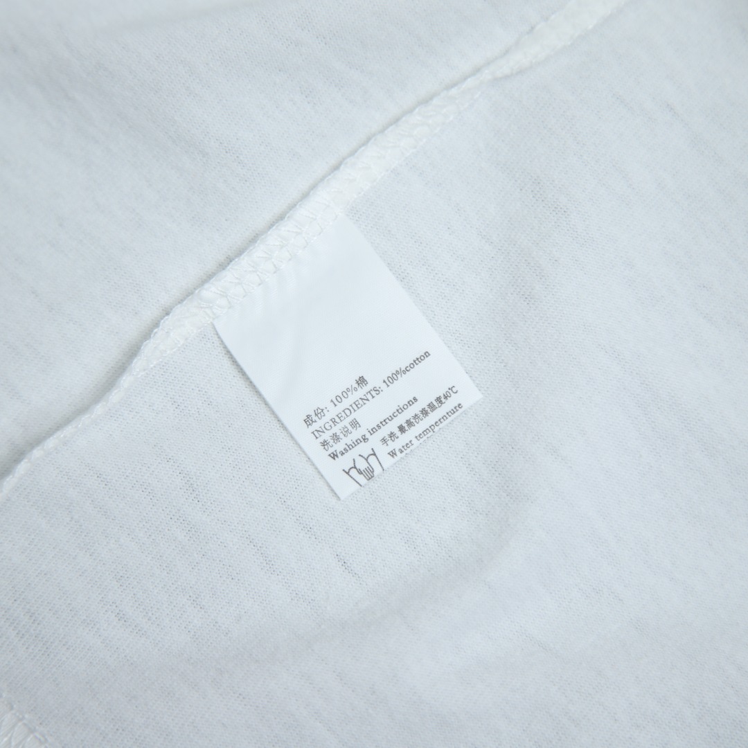 2025SS 봄 신상품 BURBERRY / 버버리 라운드넥 반팔 티셔츠 모델 번호: BU0011