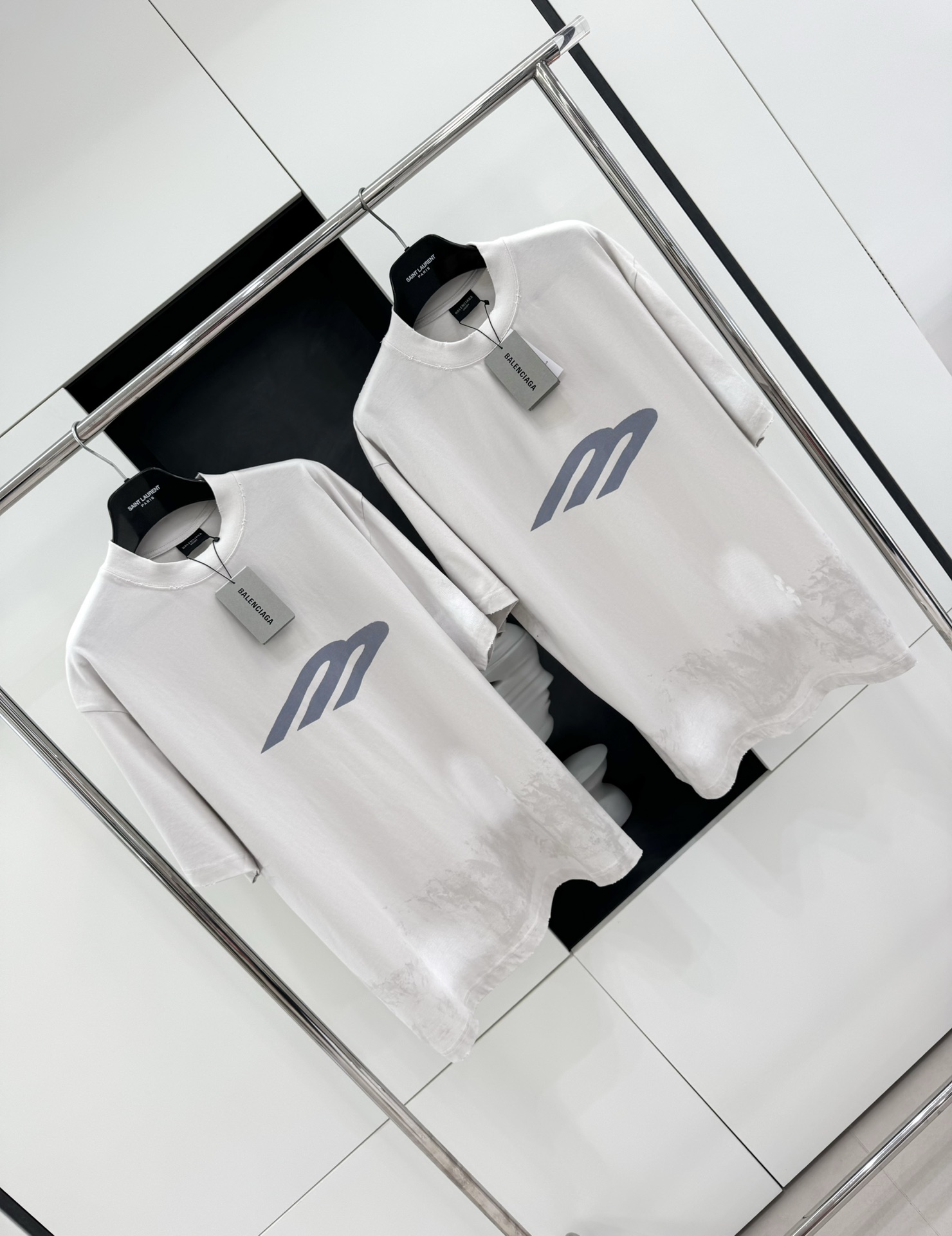발렌시아가 2024SS 3D 리플렉티브 프린트 쇼트 슬리브