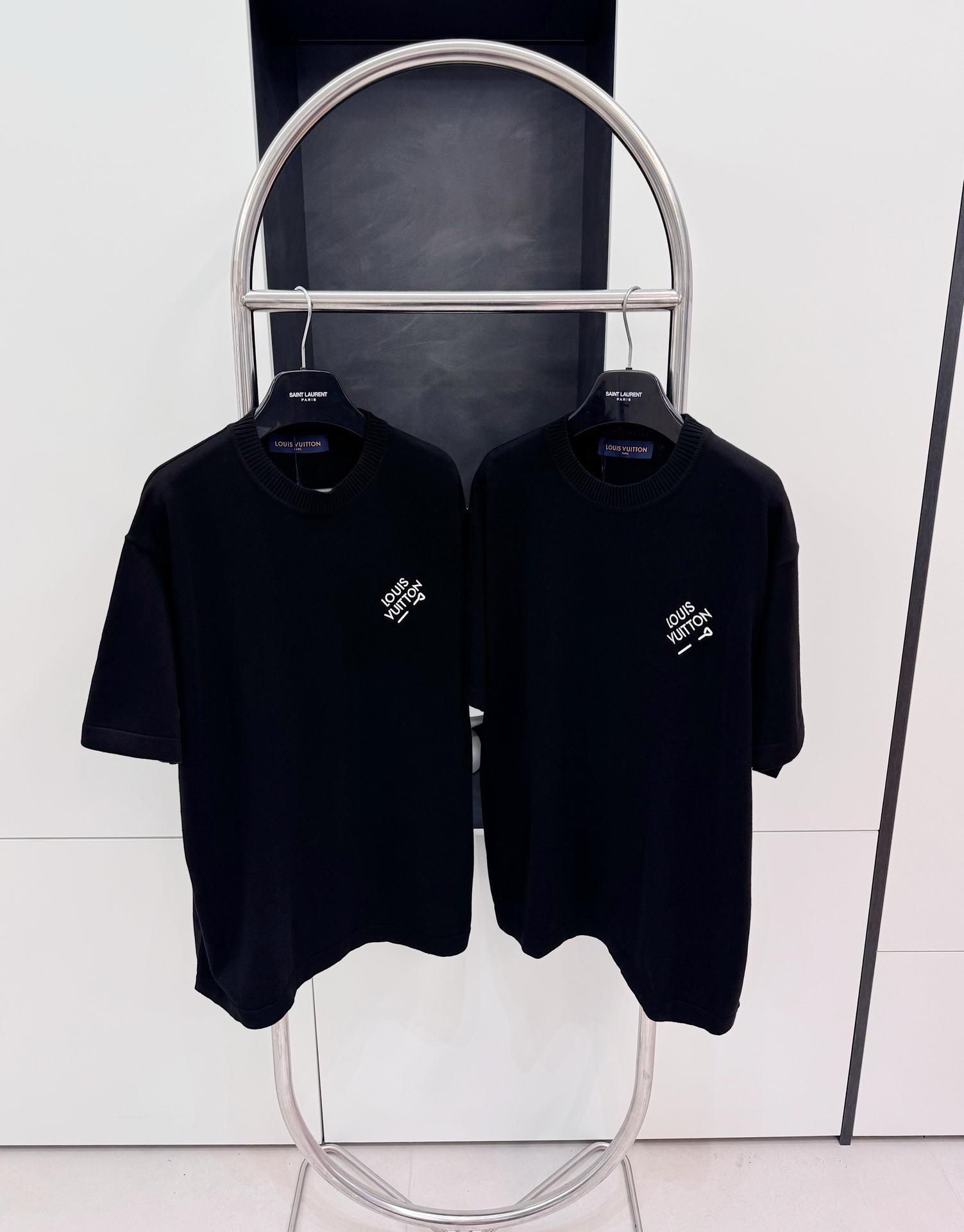 LV 2024SS 뉴 캡슐 핀 쇼트 슬리브