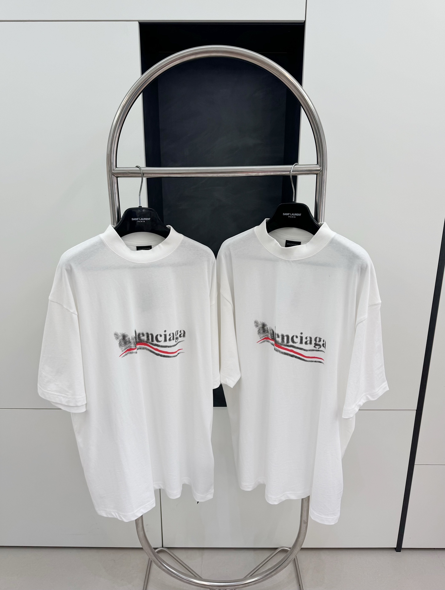 발렌시아가 2024SS 뉴 코크 블러 프린트 쇼트 슬리브
