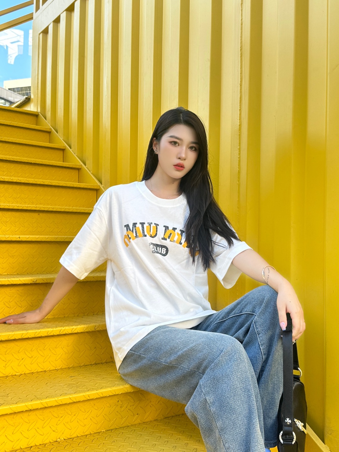 미우미우 미우미우 24SS 블러드 레터 쇼트 슬리브 셔츠