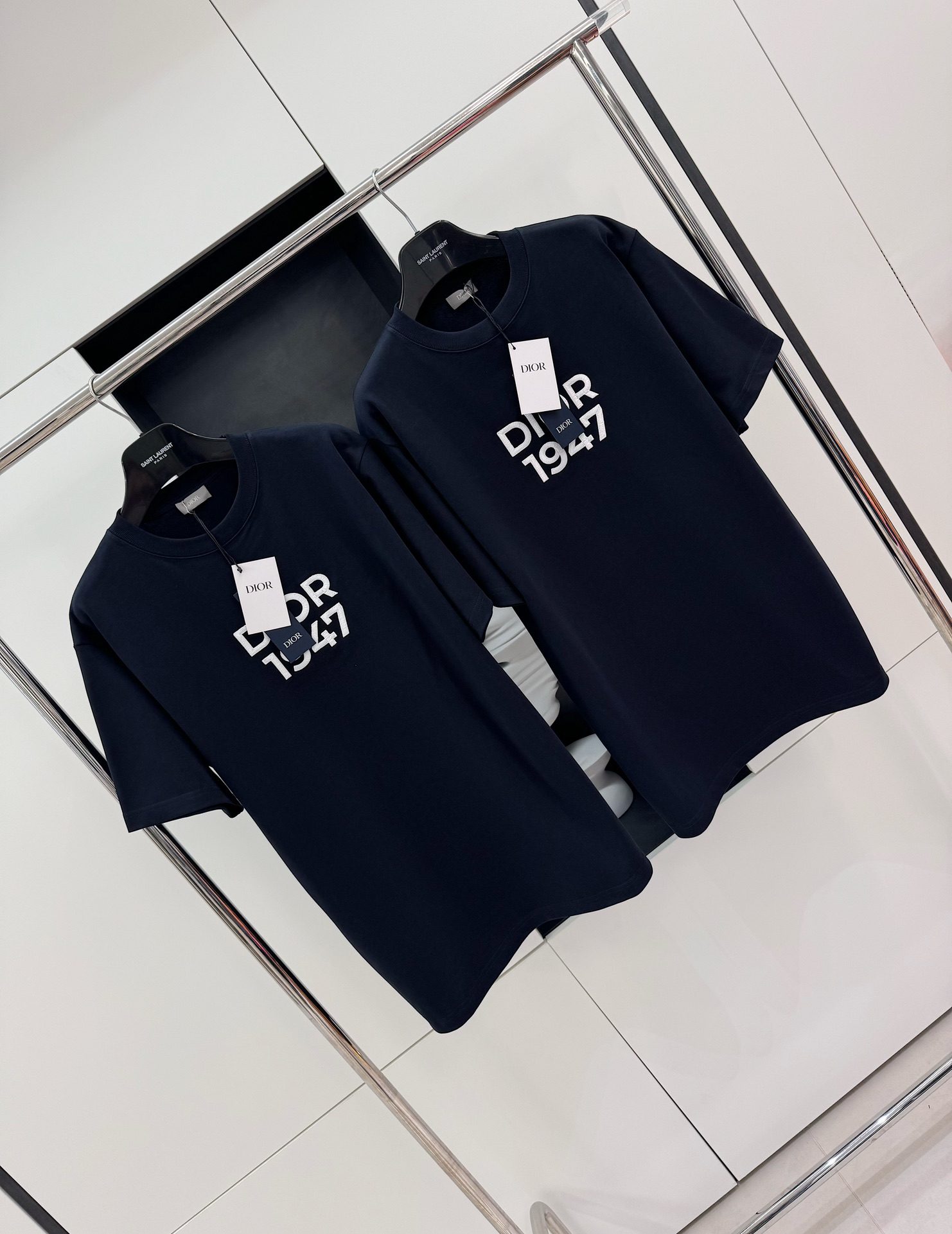 CD 2024SS 1947 자수 라운드넥 쇼트 슬리브