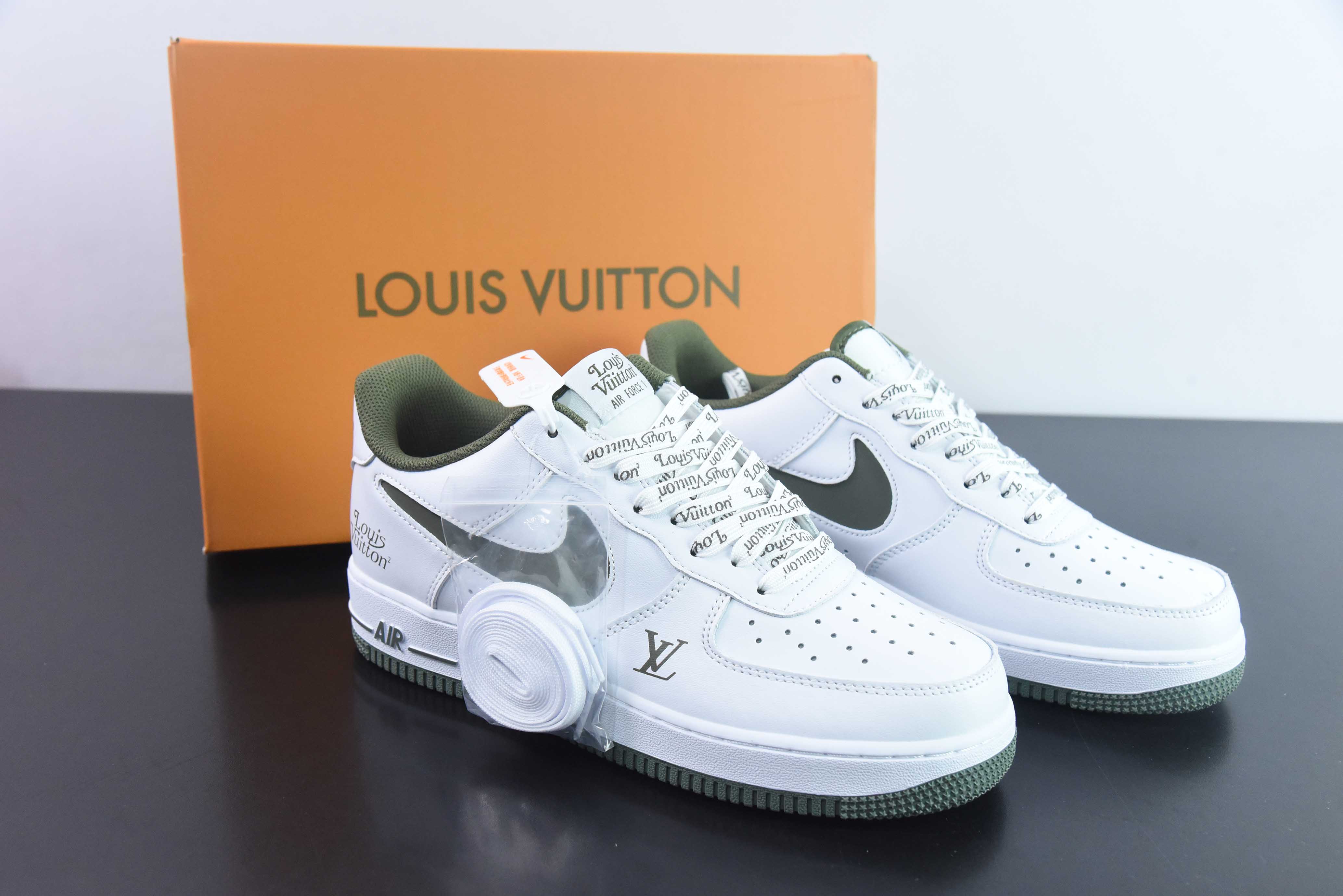 나이키 에어 포스 1 AF1 에어 포스 원/로우탑 화이트 그린 LV 프린트 아이템 번호: LV1898-835 사이즈: 36-44