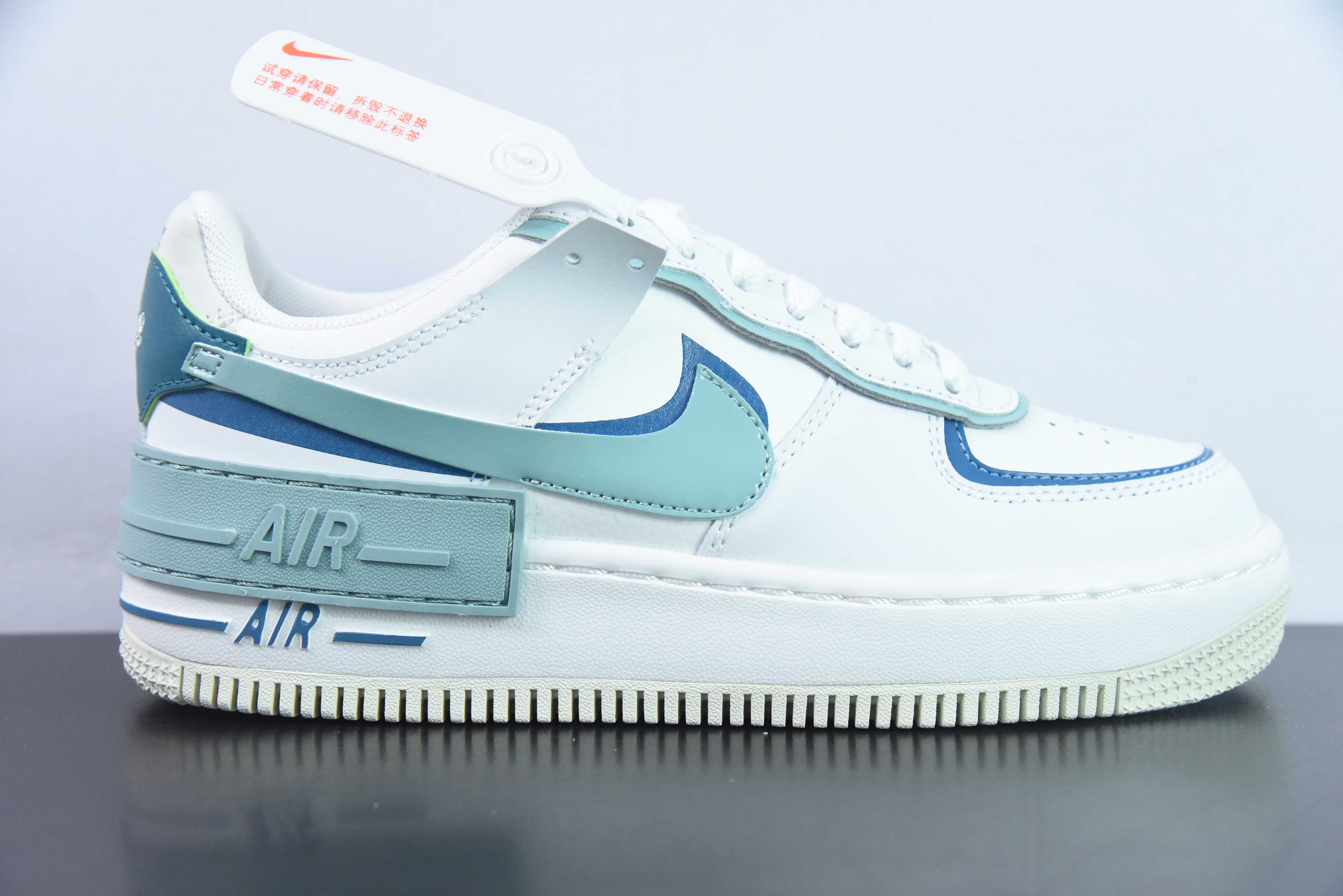 나이키 WMNS 에어 포스 1 섀도우 화이트/블루 위스퍼 에어 포스 1 경량 높이 증가 로우 탑 백 보드 슈즈 가죽 화이트 레이크 블루 DZ1847-101 사이즈: 36-40