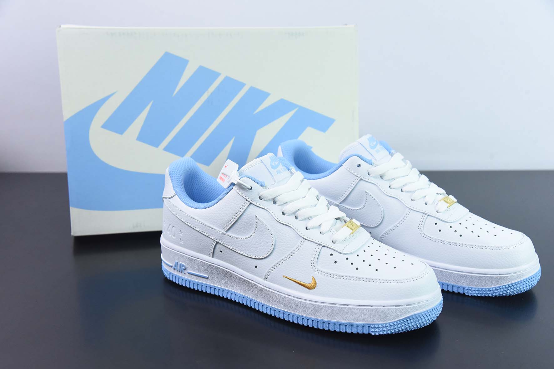 SAL97144531 나이키 에어 포스 1 AF1 에어 포스 원/로우탑 화이트 및 블루 자수 40주년 에디션 아이템 번호: DD1225-003 사이즈: 36-44