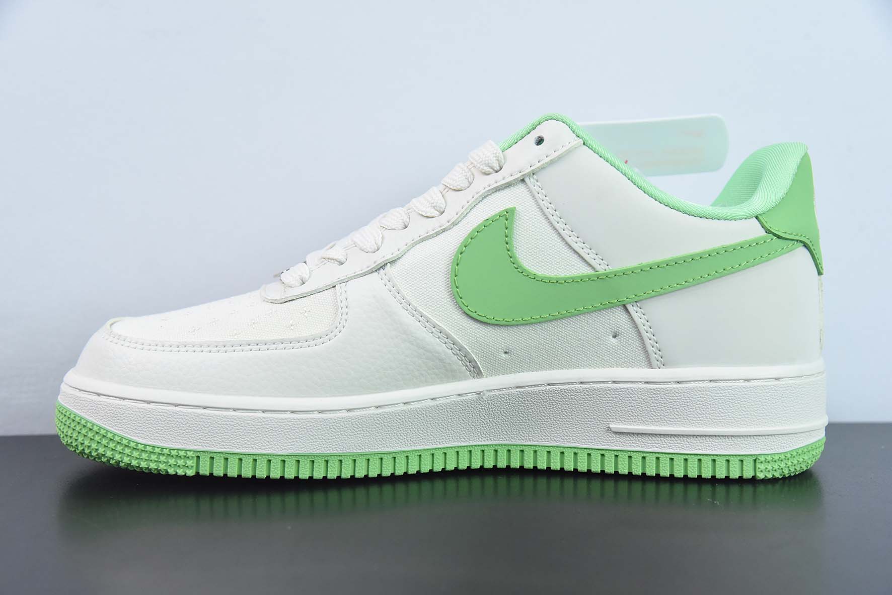 AAN39468633 나이키 에어 포스 1 07 로우 BAPE 공동 브랜드 - 라이트 그린 캔버스 에어 포스 원 로우탑 아이템 번호: BS9055-752 사이즈: 36-44