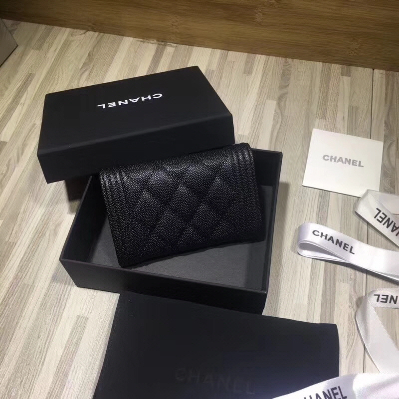 31위 CHANEL 샤넬 여성용 보이 캐비어 카드지갑 4가지색상