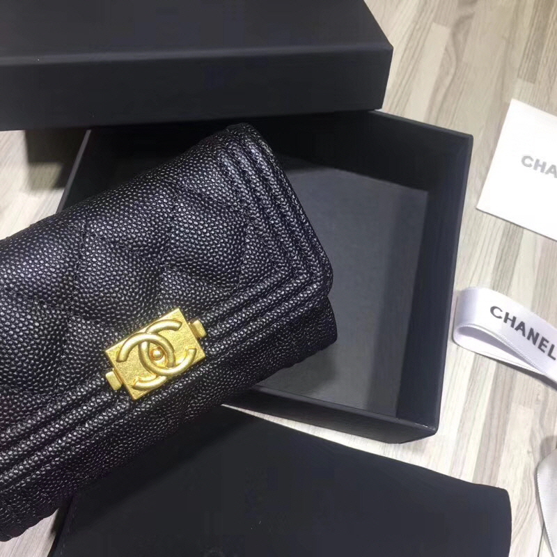 31위 CHANEL 샤넬 여성용 보이 캐비어 카드지갑 4가지색상