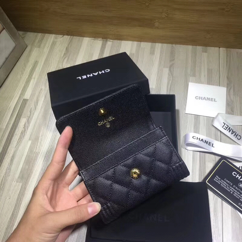 31위 CHANEL 샤넬 여성용 보이 캐비어 카드지갑 4가지색상