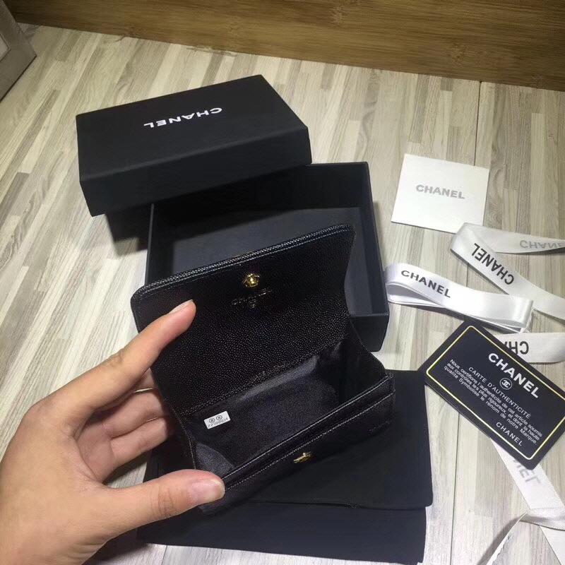 31위 CHANEL 샤넬 여성용 보이 캐비어 카드지갑 4가지색상