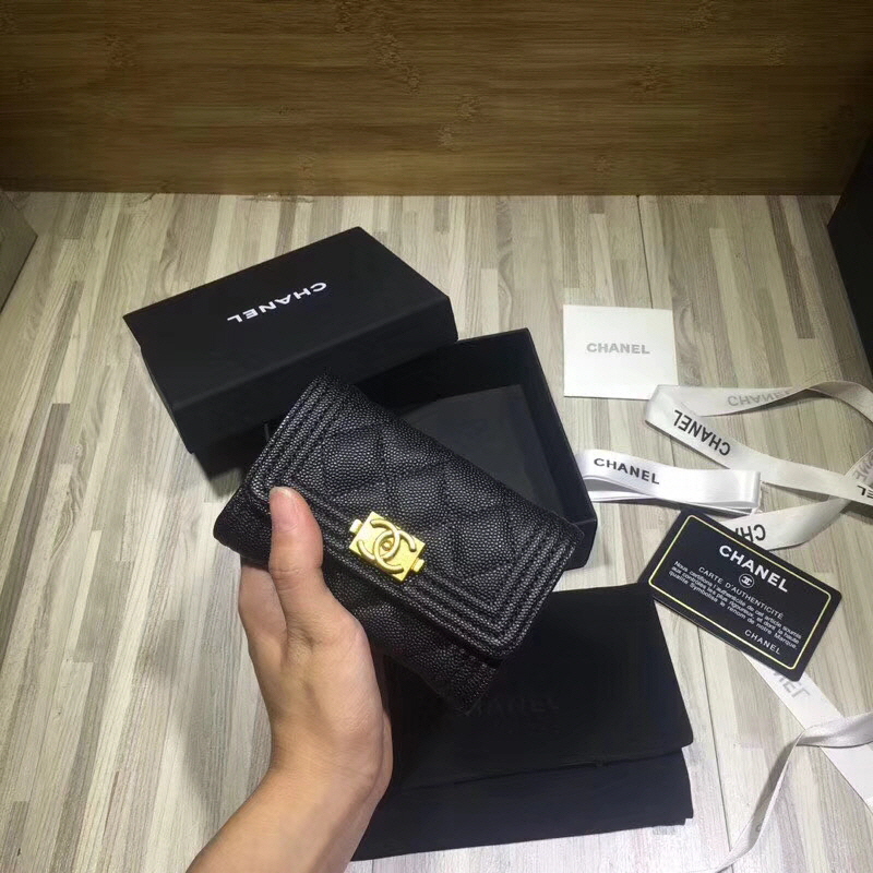 31위 CHANEL 샤넬 여성용 보이 캐비어 카드지갑 4가지색상