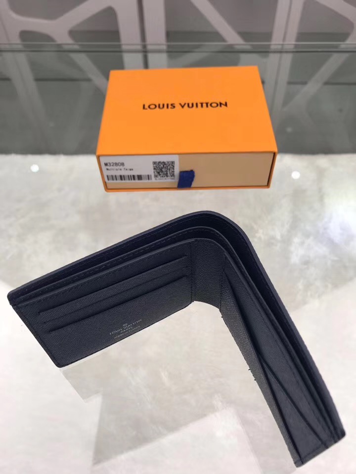 26위 LOUIS VUITTON 루이비통 반지갑 M32808