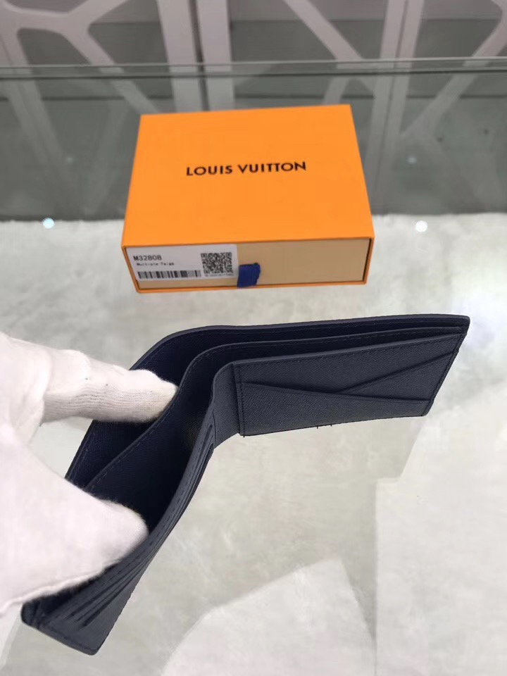 26위 LOUIS VUITTON 루이비통 반지갑 M32808