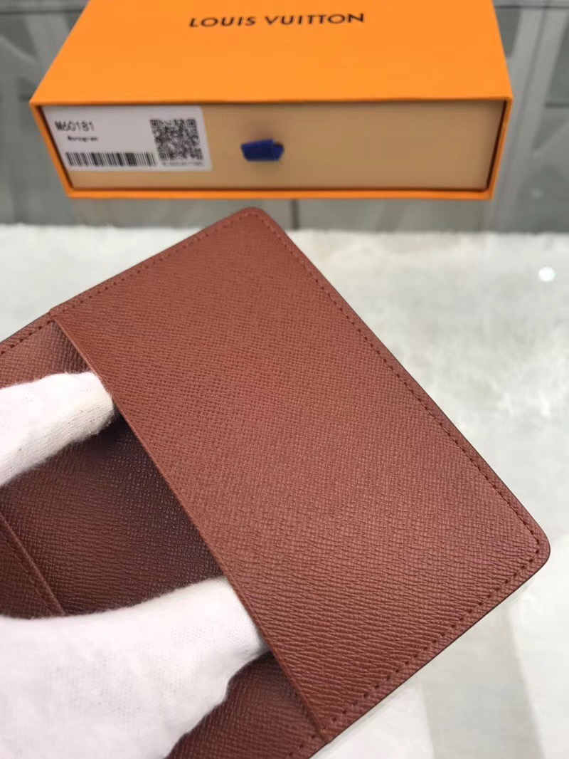  Louis Vuitton 루이비통 여권지갑 M60181